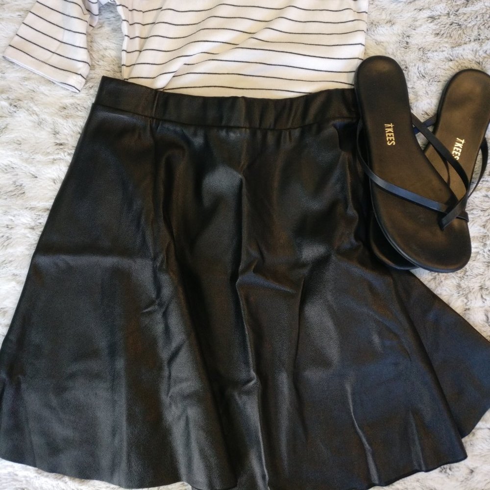 Peach Royal black faux leather skater skirt - Small